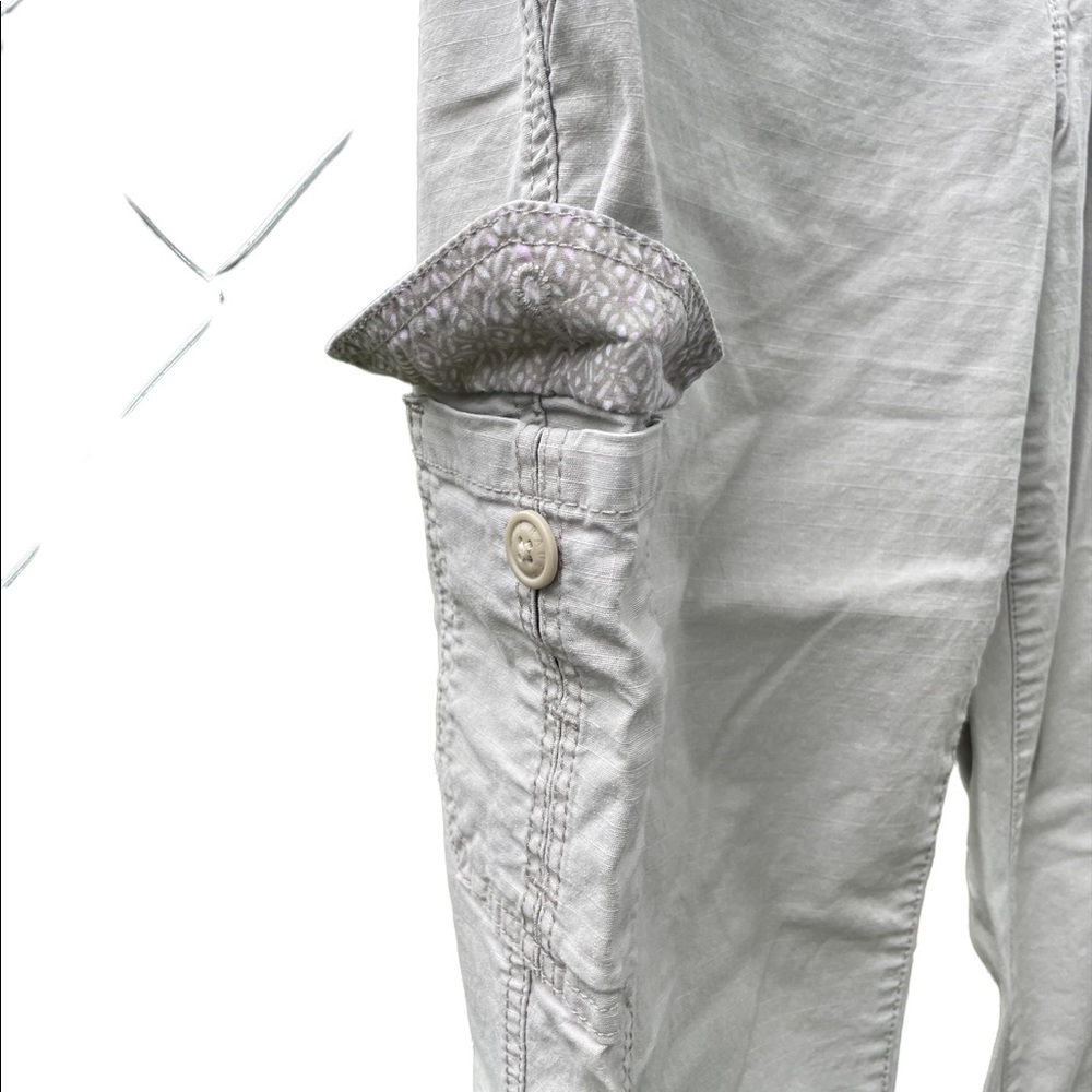 Eddie Bauer Twill 6 Pocket Cargo Cream Capris Size 8 Petite - Picture 7 of 9
